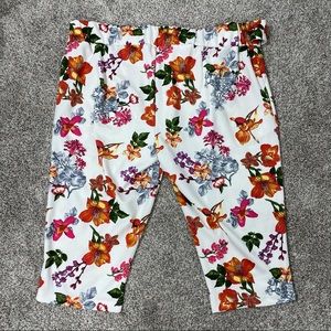 Like an Angel || Floral Belted Capri Pant